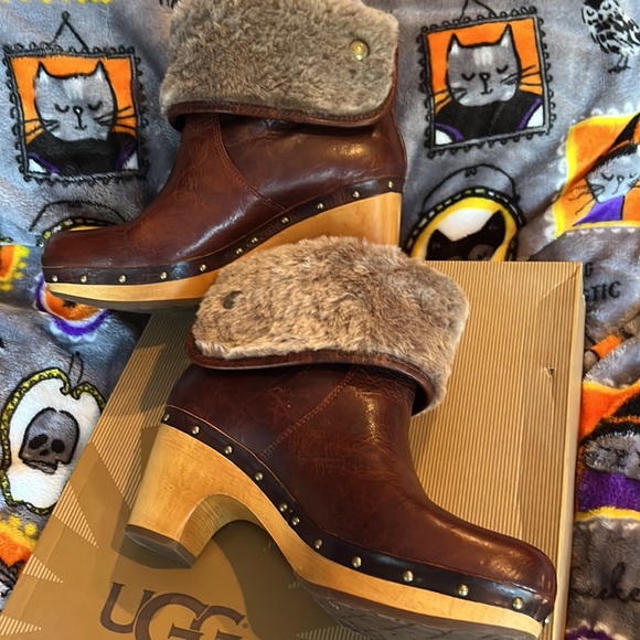 EUC UGG SHEARLING BOOTIES - Picture 5 of 6